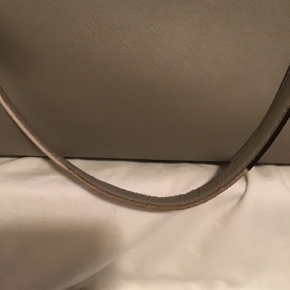 🔥Michael Kors, pre-owned, see description for details, has some life still. - Picture 3 of 14